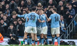 组图：联赛杯曼城顺利晋级 众将开心庆祝