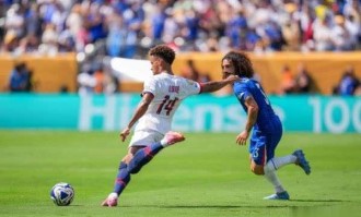 8万人见证！切尔西3-0夺冠，1.2亿超巨造3球吊打欧冠冠军