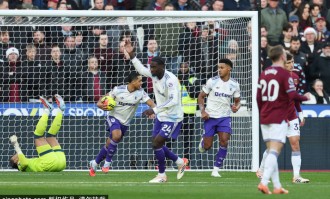 英超第16轮：维拉3-2逆转西汉姆