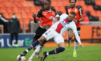 巴黎主场迎战欧塞尔，争夺法甲第六轮关键战，巴黎进攻强但伤病困扰，欧塞尔防守稳固。