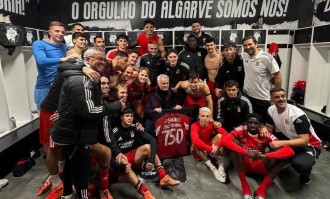 2-0！狂人继续不败！本菲卡挺进八强，穆帅战术再创佳绩迎新里程碑