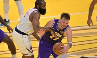 东契奇畅快40+统治洛城德比 哈登遭BIG3围殴落寞至极